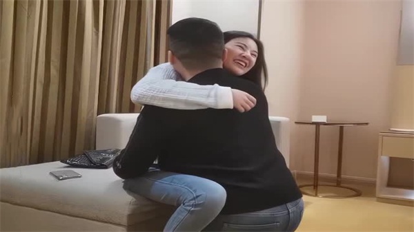 极品温柔小少妇 老表2000一次包夜 骚穴任操内射到天亮